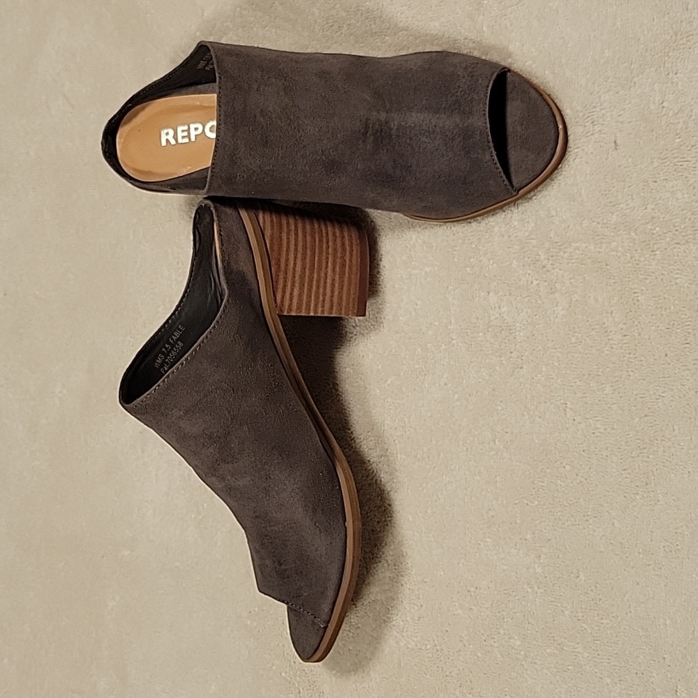 REPORT FABLE SLIDE SANDAL, NIB